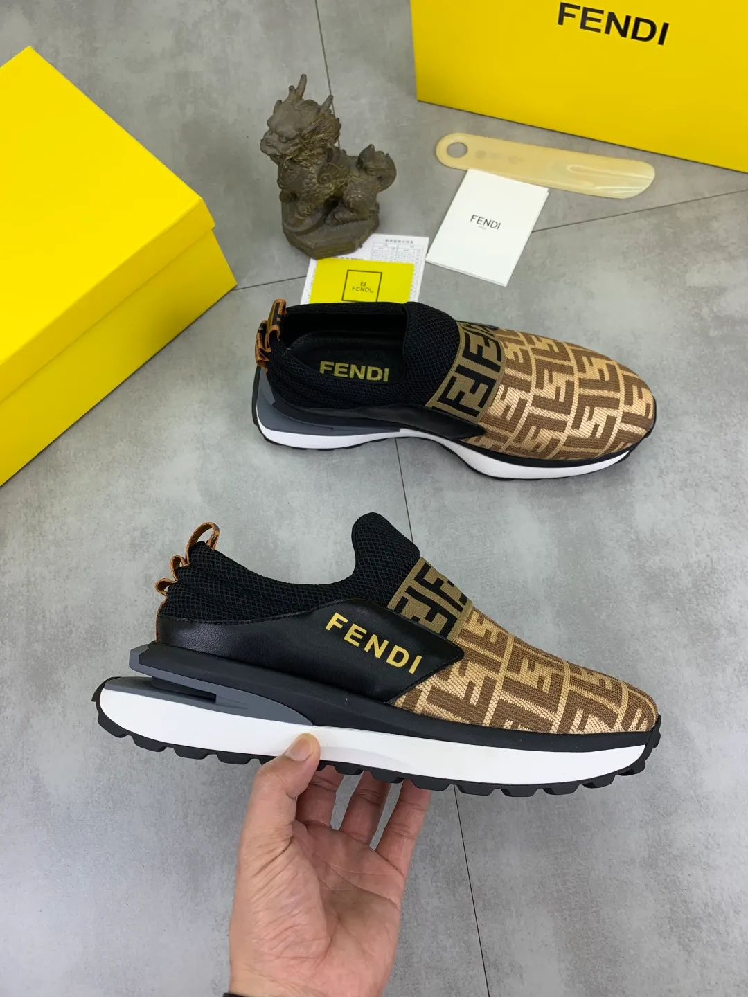 ​Men's shoes 💰P440 💰【New】Little monster 🆘 New FENDI 🕶️🕶️Simple routing effect, showing an elegant and cool driving shoe 🎬Using imported calfskin + first-layer pigskin lining🐂Excellent material🎬Detailed workmanship 🤗Comfortable foot feel➰➰. ​Pair it with any outfit to show your taste and temperament, low-key luxury ♻️Design ​simple and elegant ​noble and fashionable 🍃​Very loved and favored by trendy men 💓❤️size: 38-44 (45 customized) 3️⃣colors available